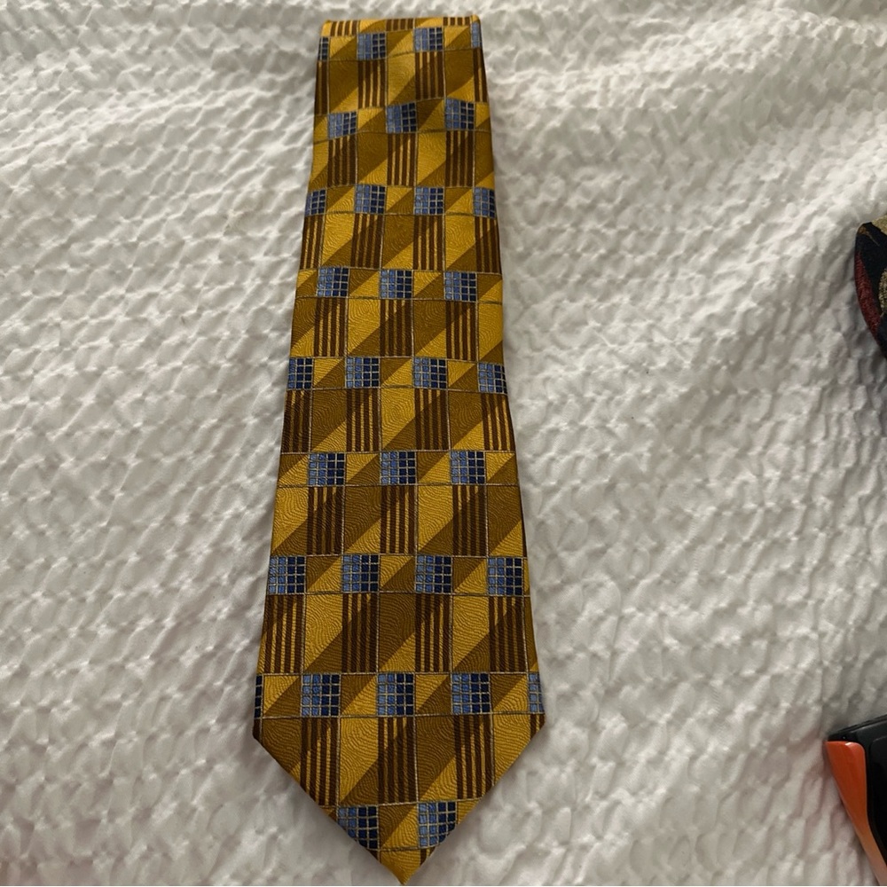 Paul Fredrick Gold and Blue 100% Italian Silk Hand Tailored in USA.